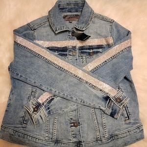 TORRID EMBELLISHED DENIM JACKET - LIGHT WASH
